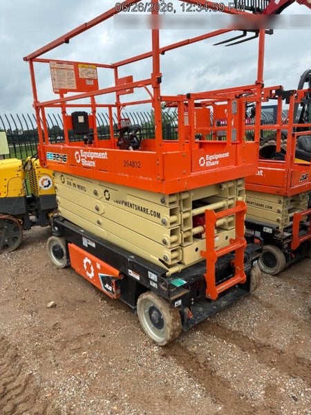 2022 JLG ES3246