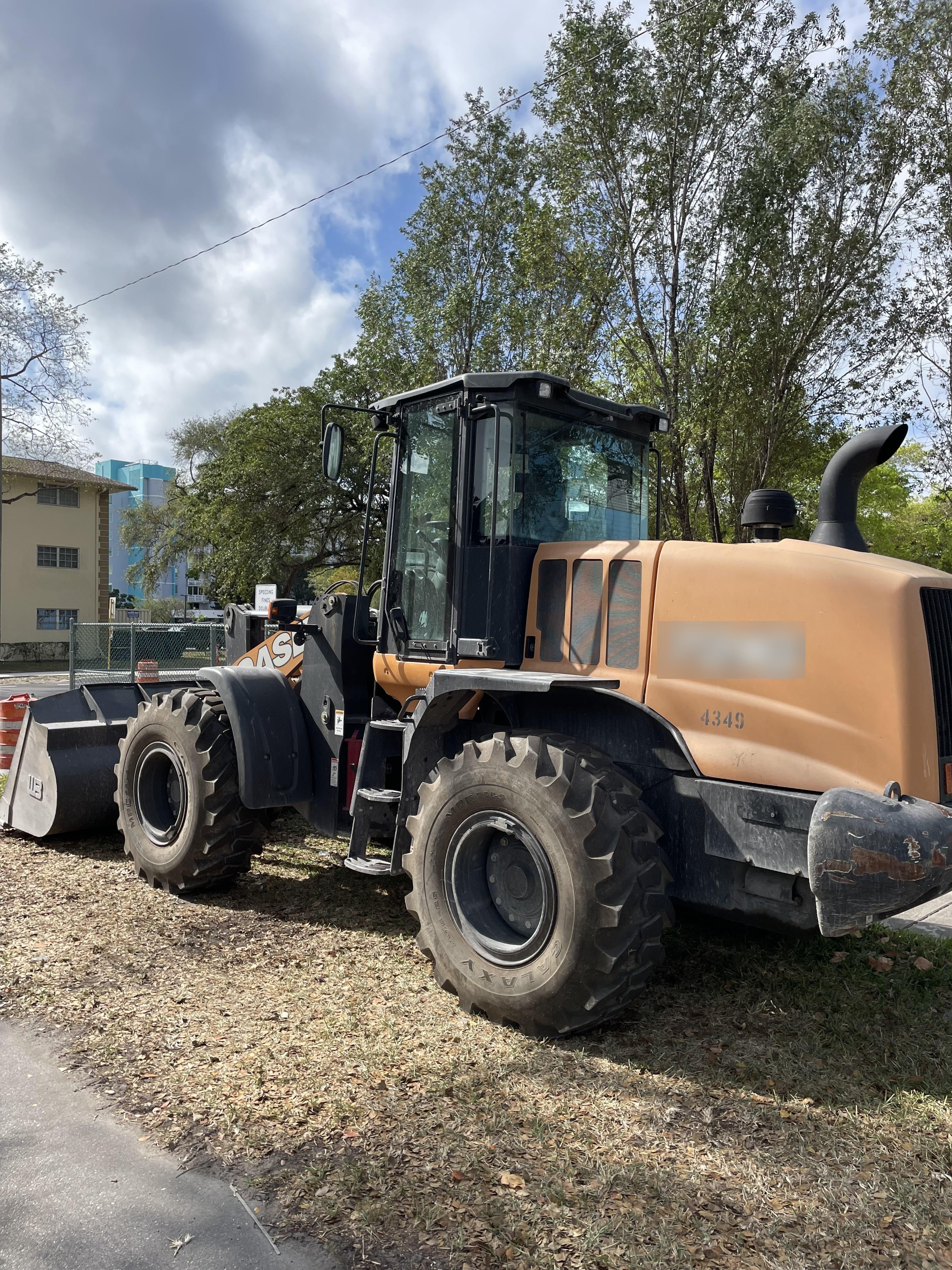 2018 Case 721G CLOSED CAB, 1 FUNCTION, JRB 416 STYLE HYD COUPLER