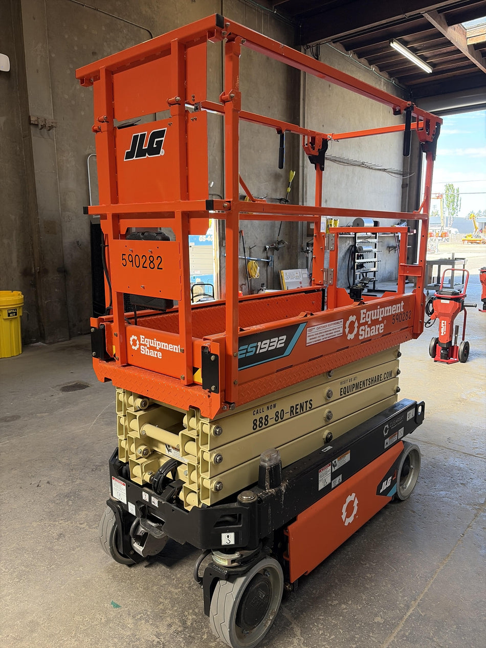 2025 JLG ES1932