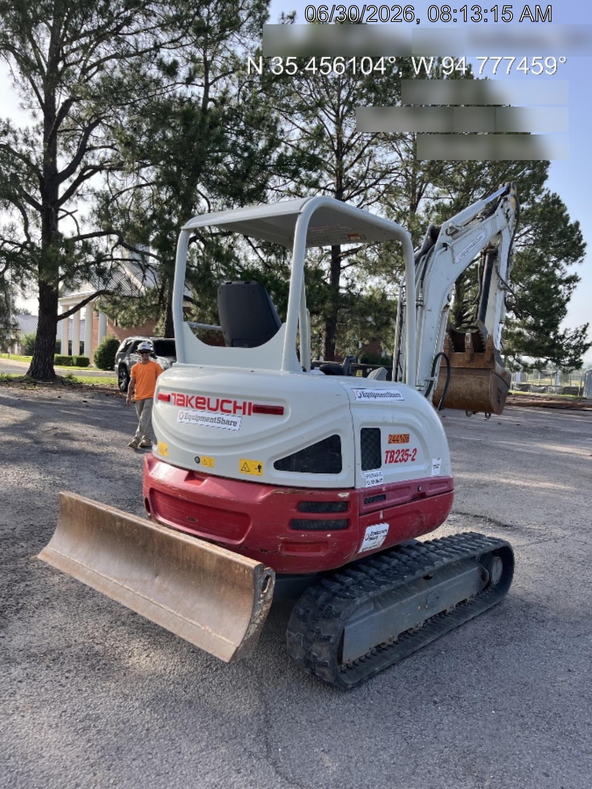 2022 TAKEUCHI TB235-2R