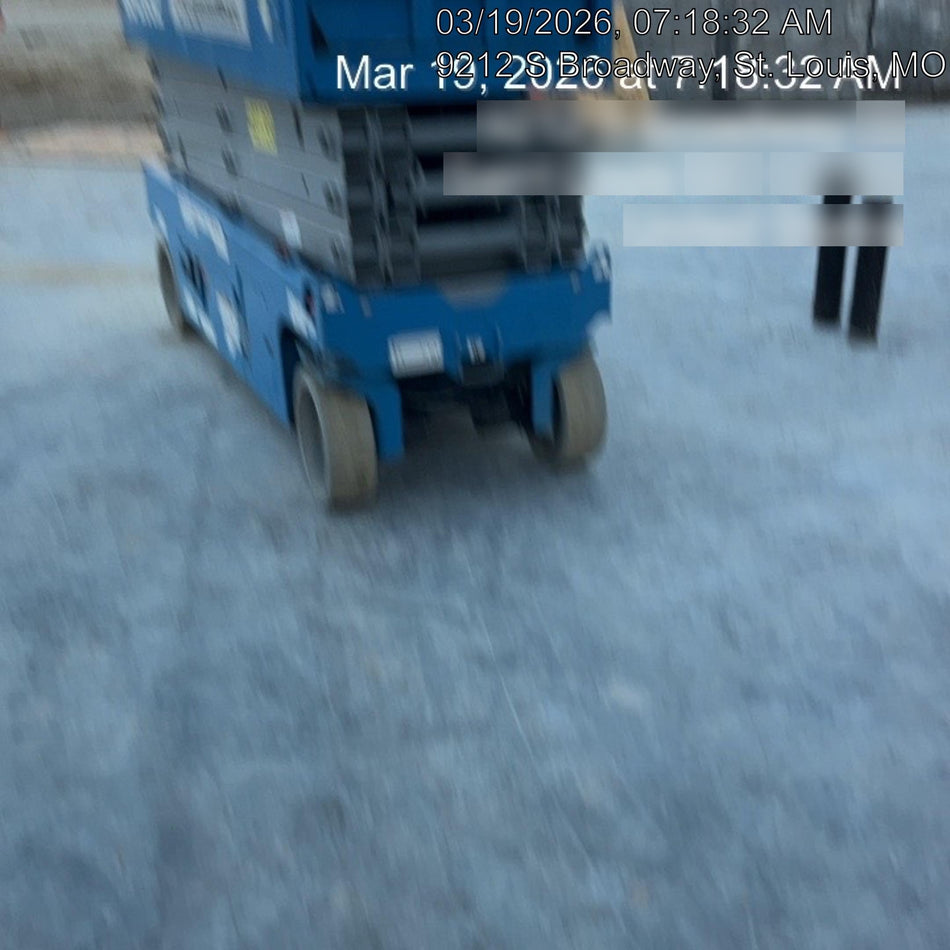 2019 Genie GS-2632 Folding rails with half height swing gate