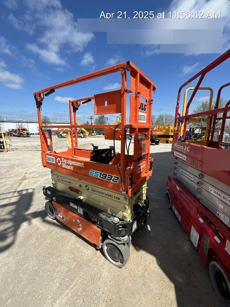 2022 JLG ES1932