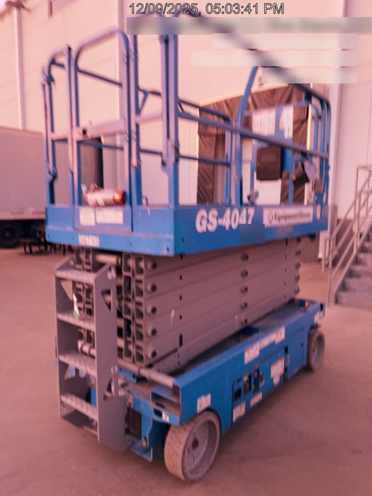 2019 Genie GS-4047 Folding rails with half height swing gate