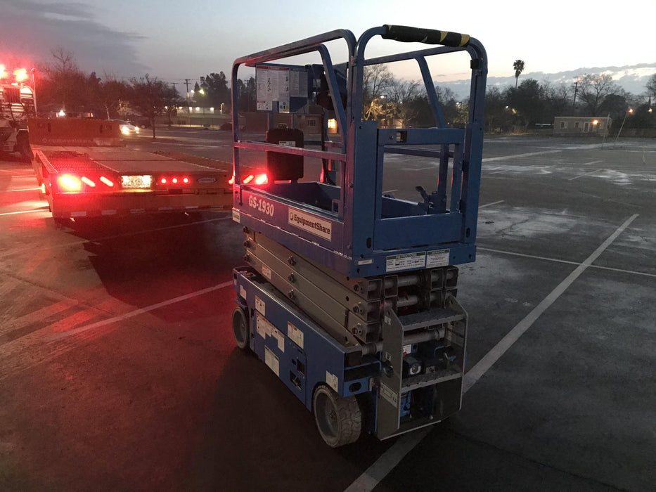 2019 Genie GS-1930 Half Height Swing Gate, 800W Inverter