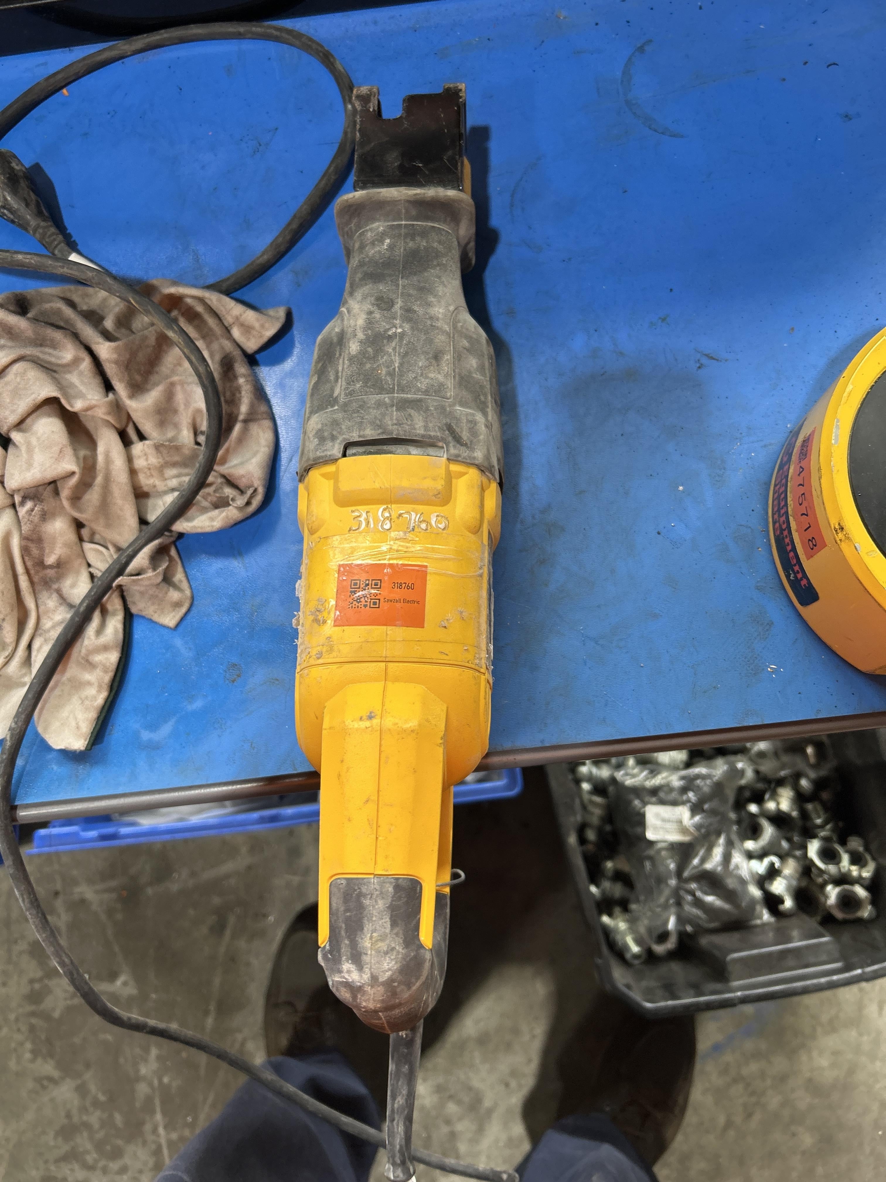 2023 DEWALT DWE305