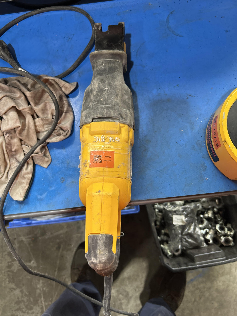2023 DEWALT DWE305