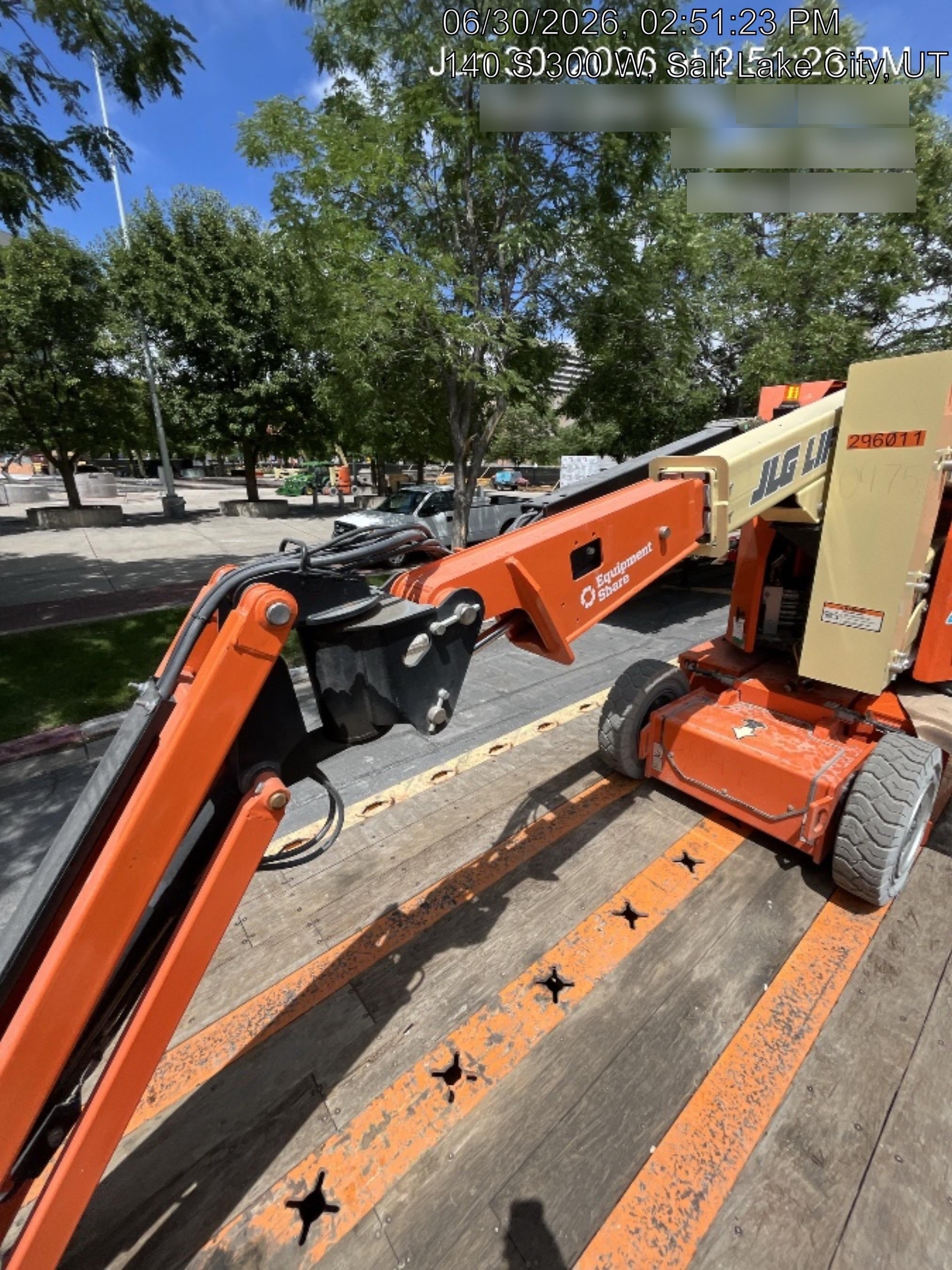 2023 JLG E300AJP