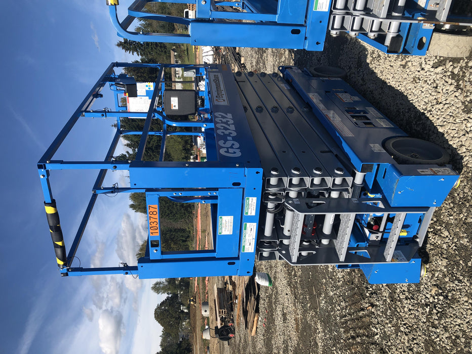 2020 Genie GS-3232 Standard, Folding half height swing gate, 800W Inverter