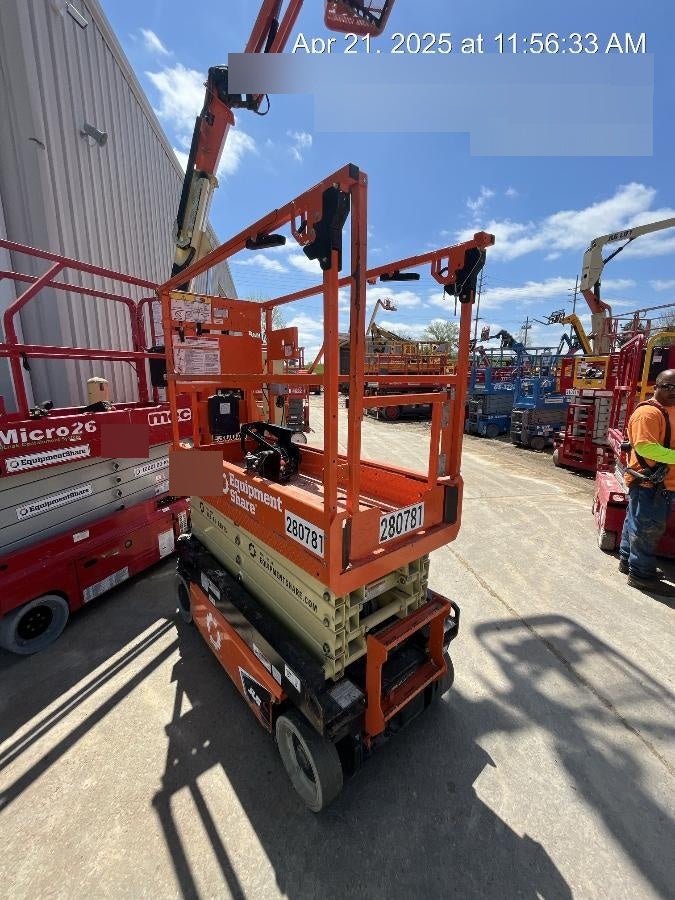 2022 JLG ES1932