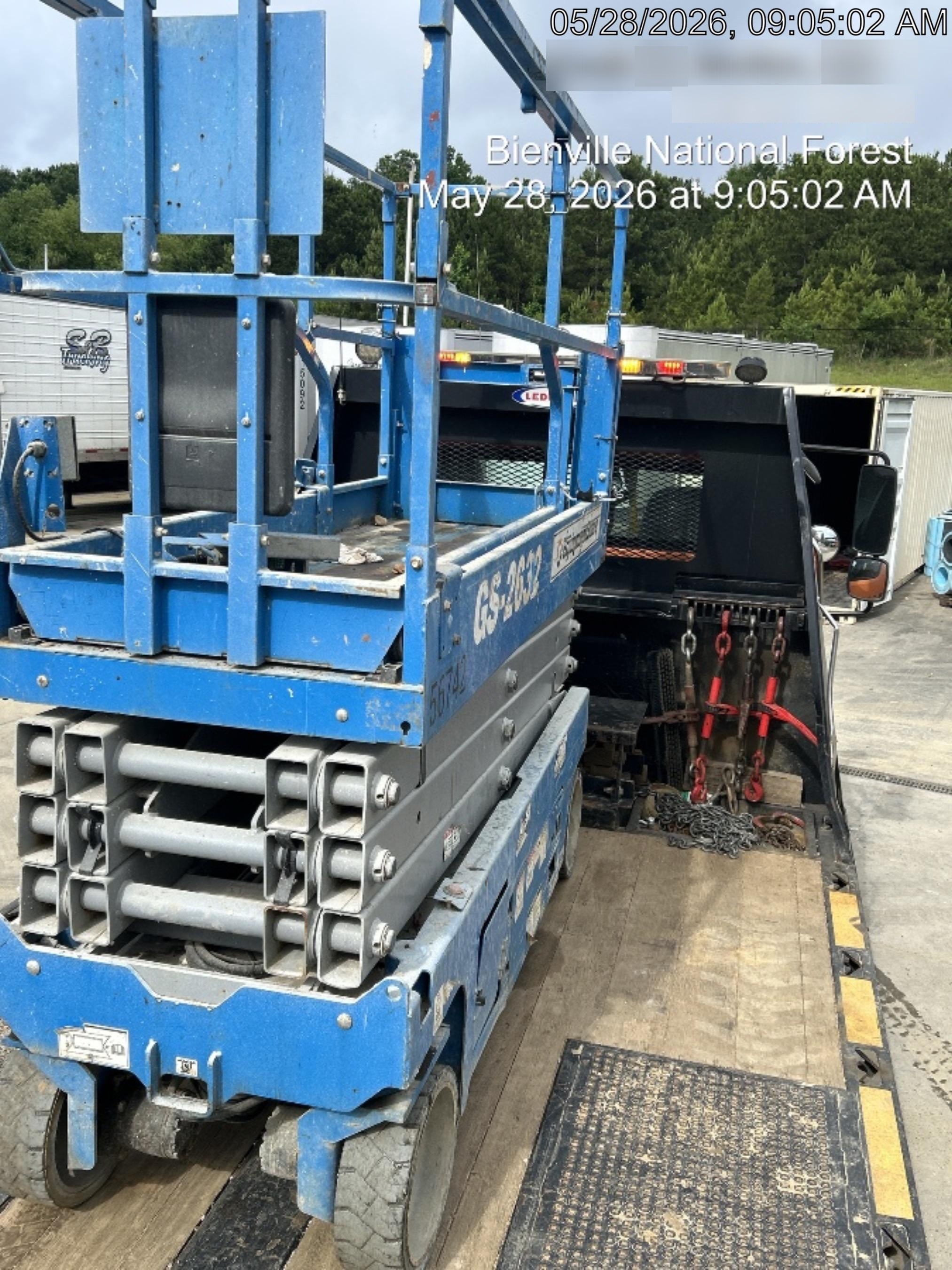 2019 Genie GS-2632 Folding rails with half height swing gate