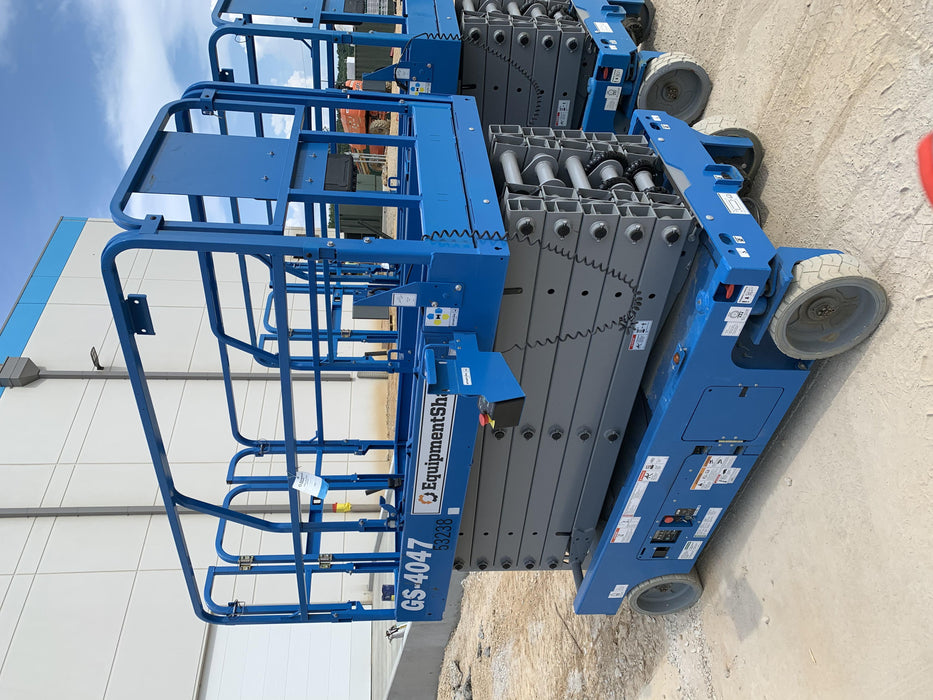 2019 Genie GS-4047 Folding rails with half height swing gate