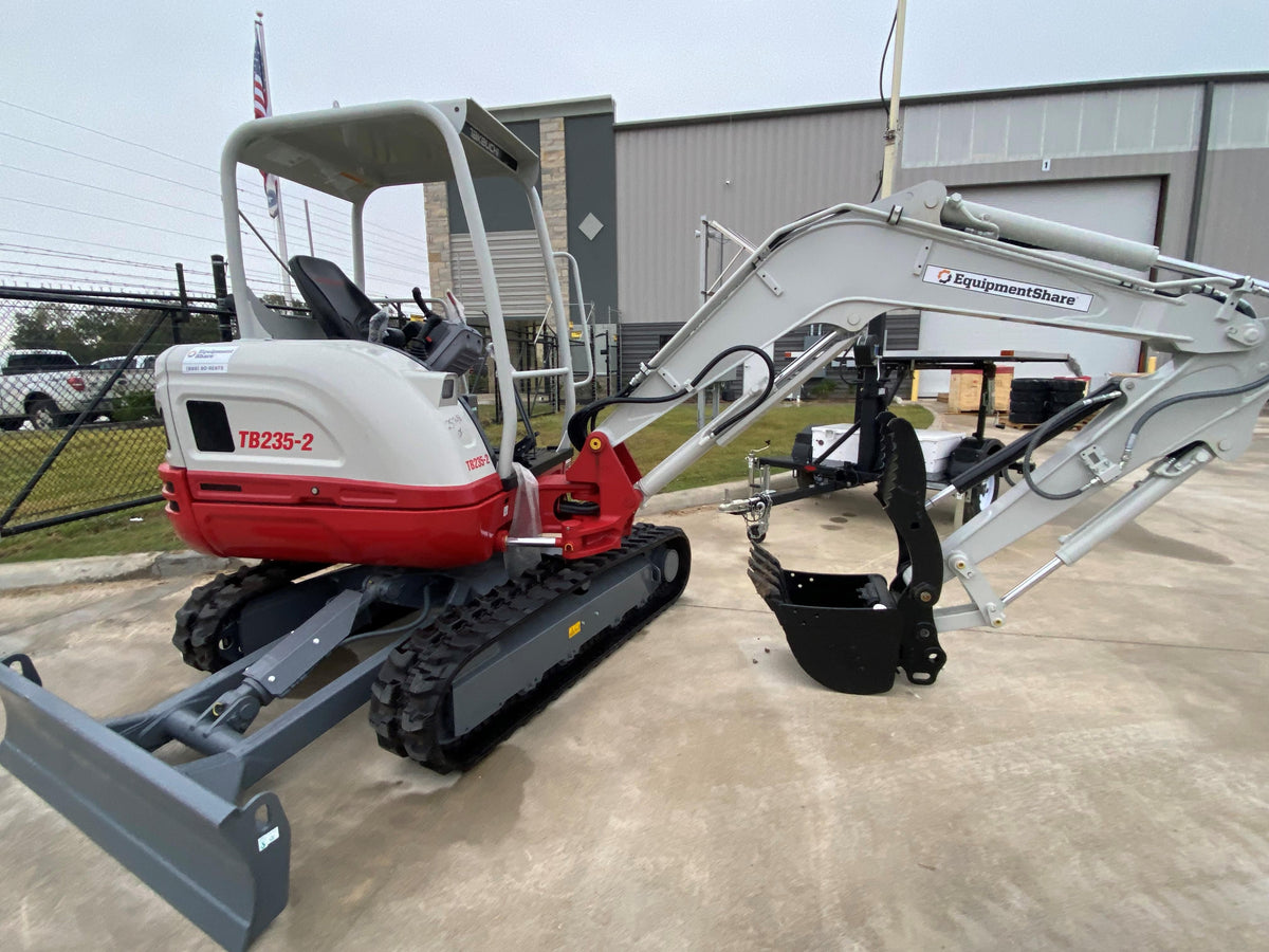 2022 TAKEUCHI TB235-2R
