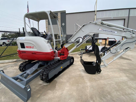 2022 TAKEUCHI TB235-2R
