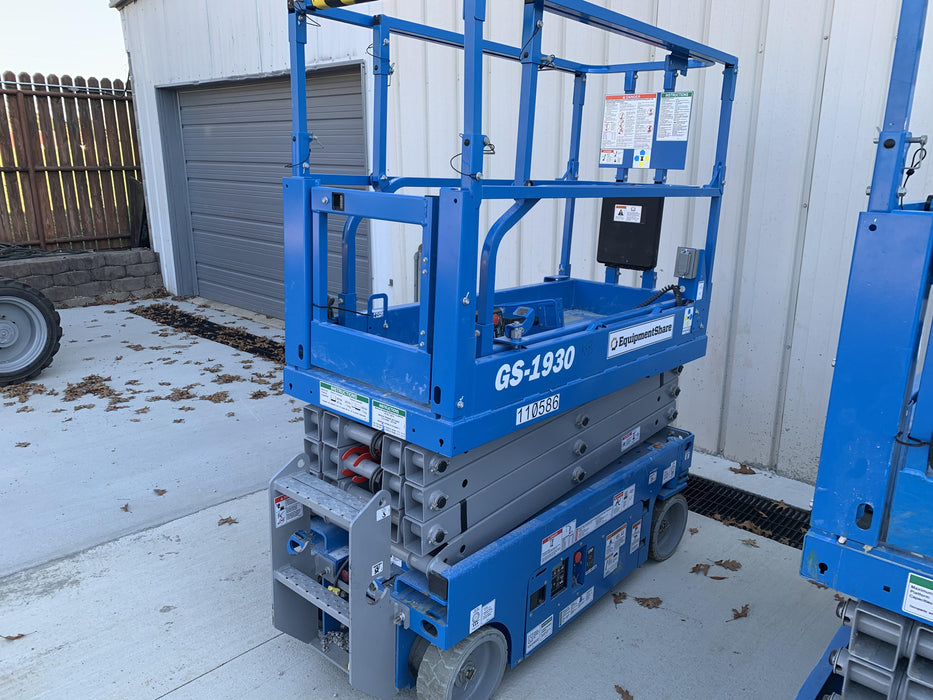 2020 Genie GS-1930 Solid Non Marking Tires, Beacon, Folding rails with half height swing gate, 800W Inverter