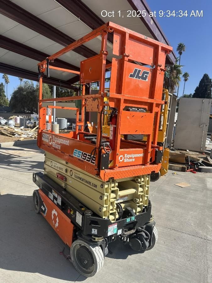 2024 JLG ES1932