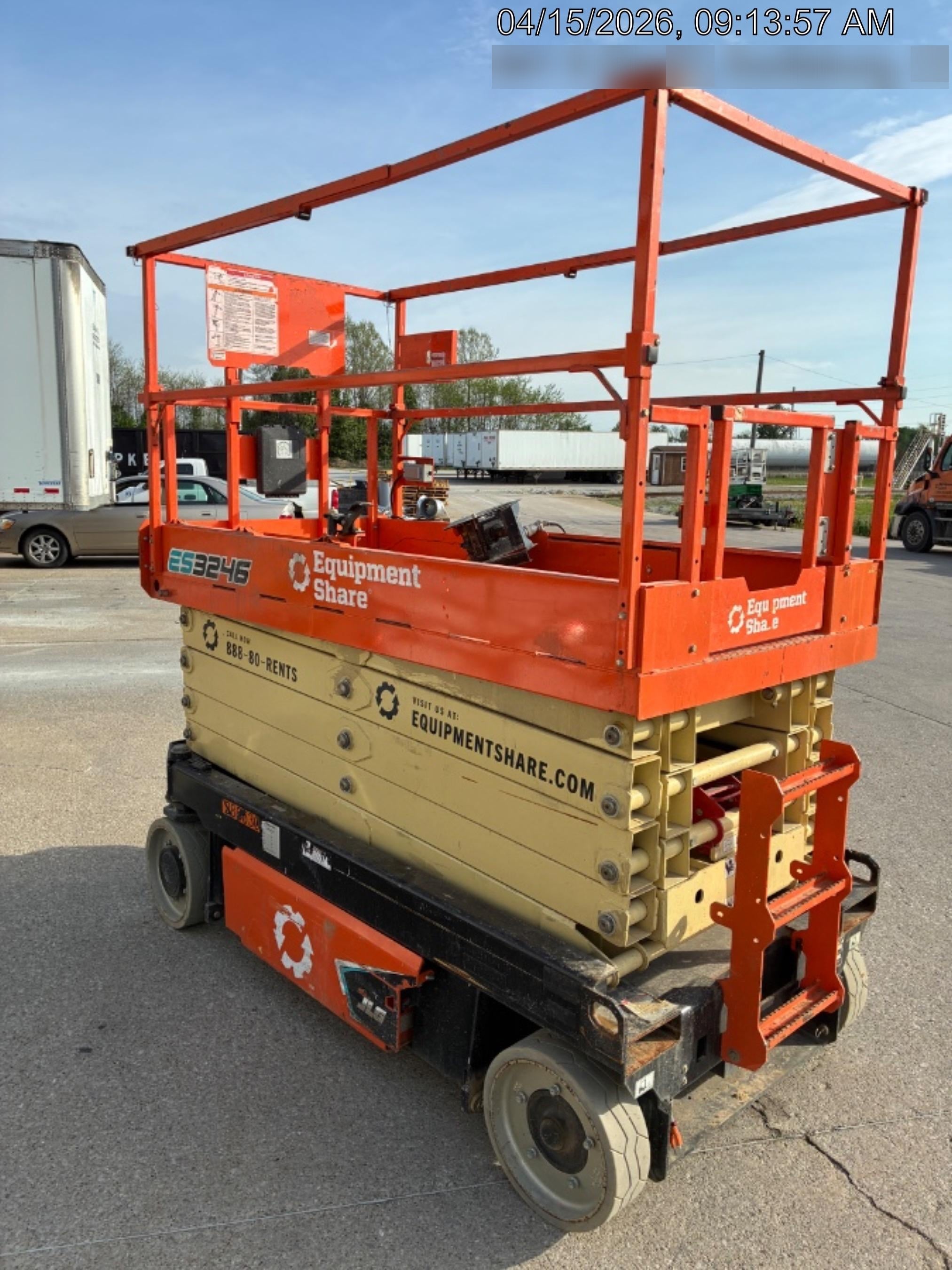 2022 JLG ES3246
