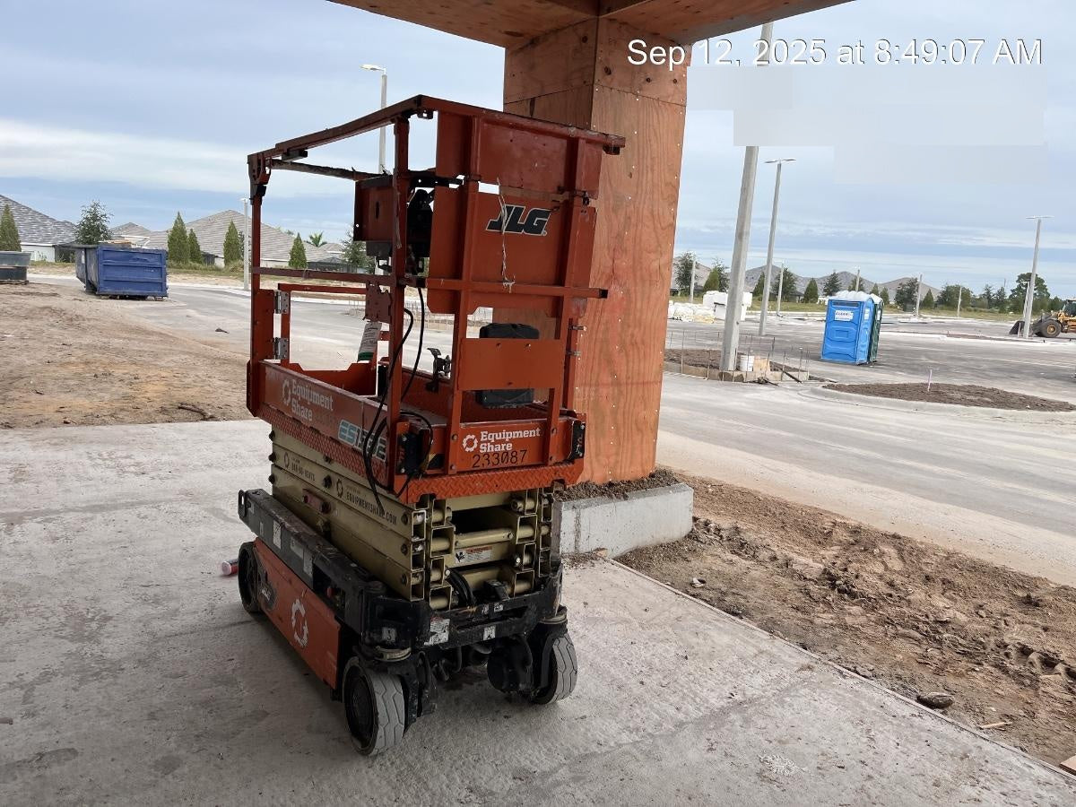 2022 JLG ES1932