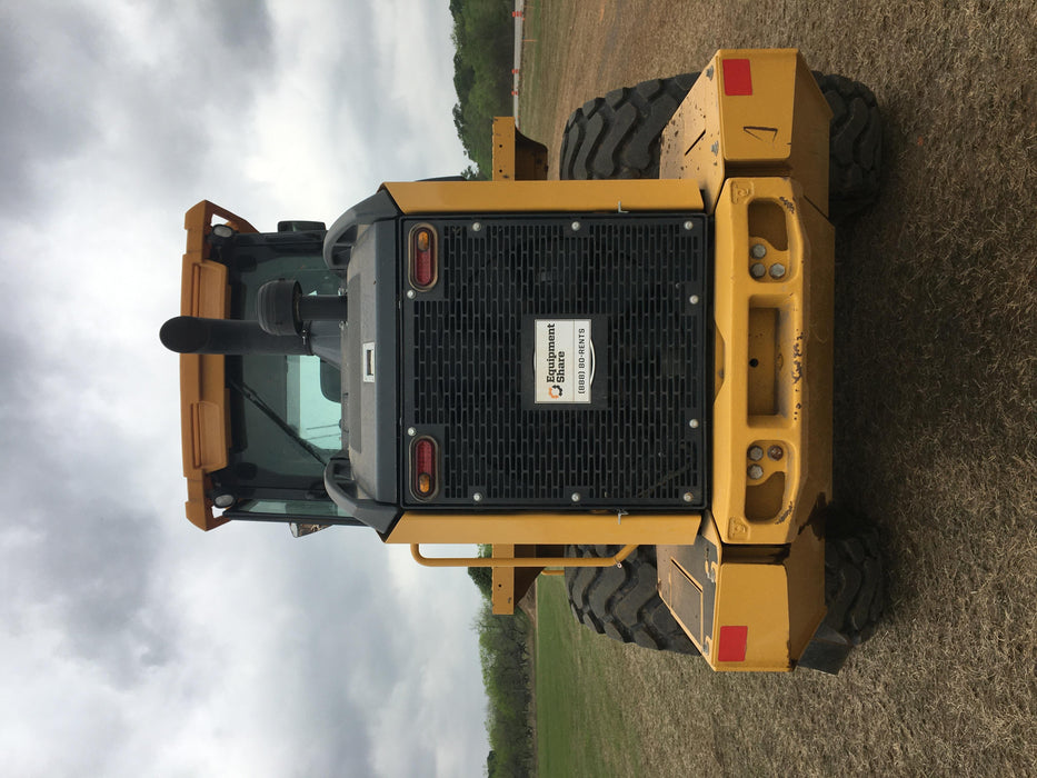 2019 John Deere 524L Cab/Heat/AIR, 3rd Function Hydraulics, Hydraulic JRB QC 2.75 Yd. Bucket, 60" Carriage/72" Forks