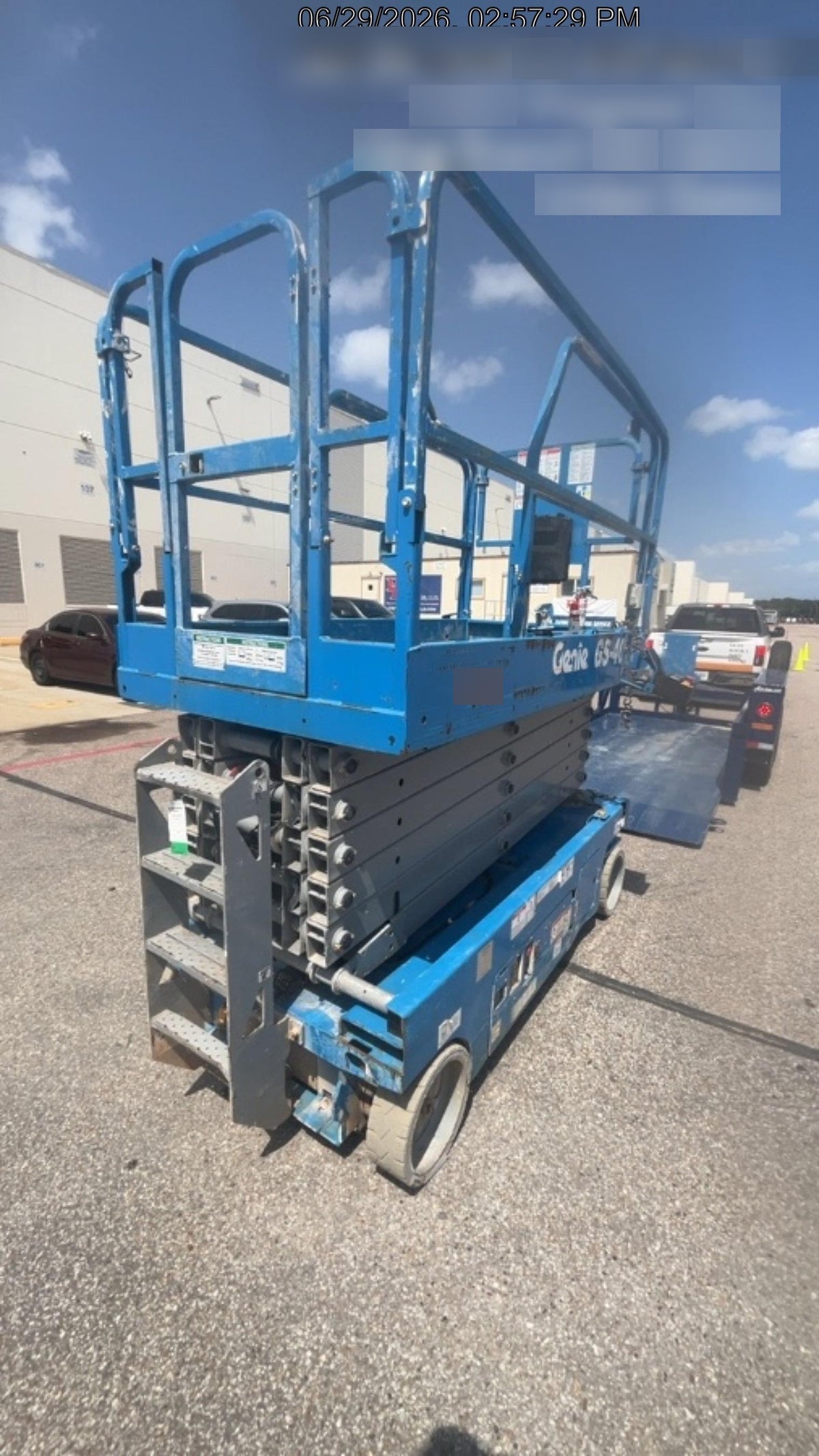 2019 Genie GS-4047 Folding rails with half height swing gate