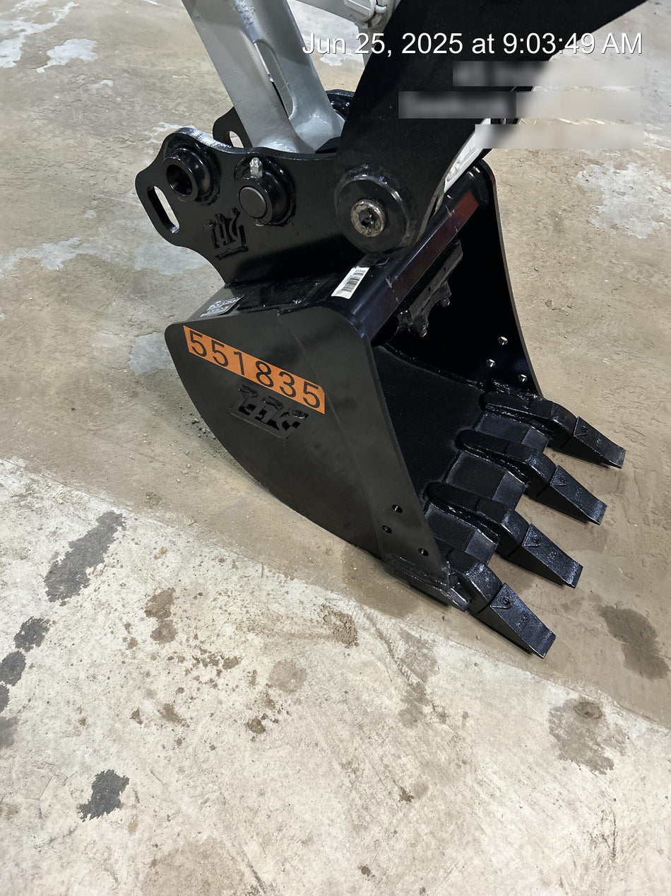 2025 TAKEUCHI 18" HD Bucket - Takeuchi