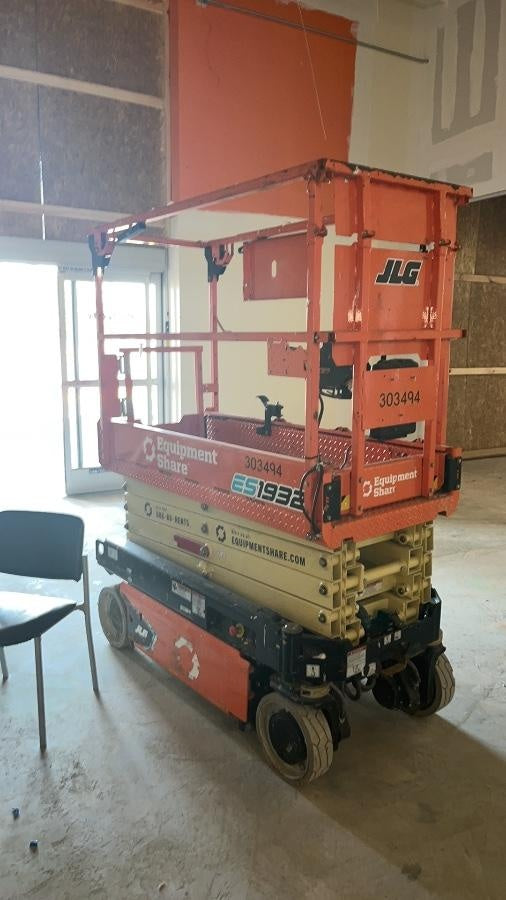 2023 JLG ES1932