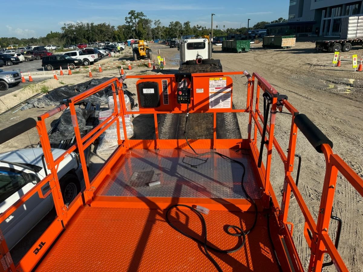 2025 JLG RT4394