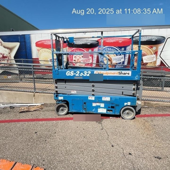 2019 Genie GS-2632 Folding rails with half height swing gate