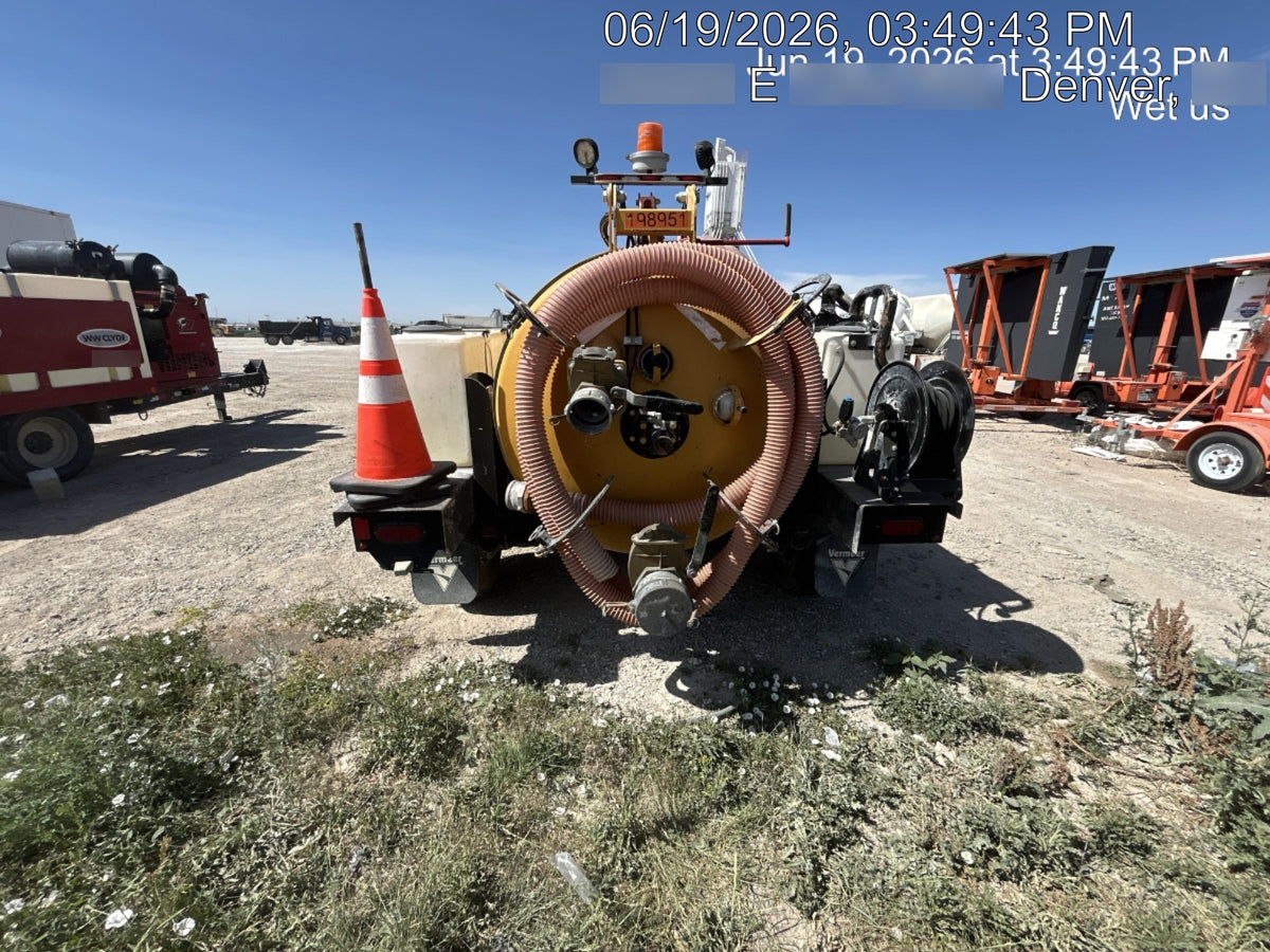 2022 VAC-TRON LP573XDT
