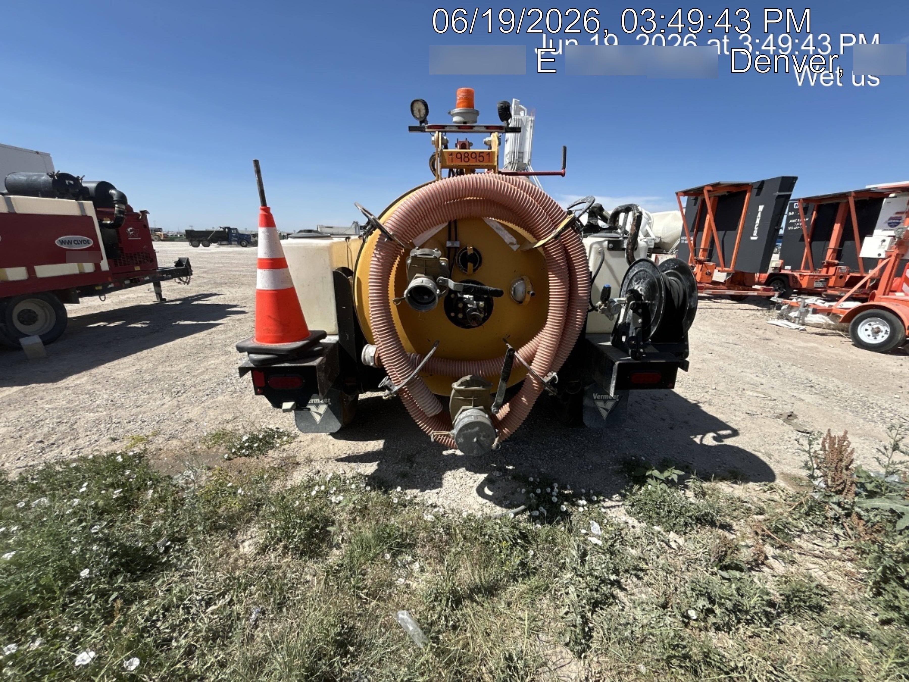 2022 VAC-TRON LP573XDT