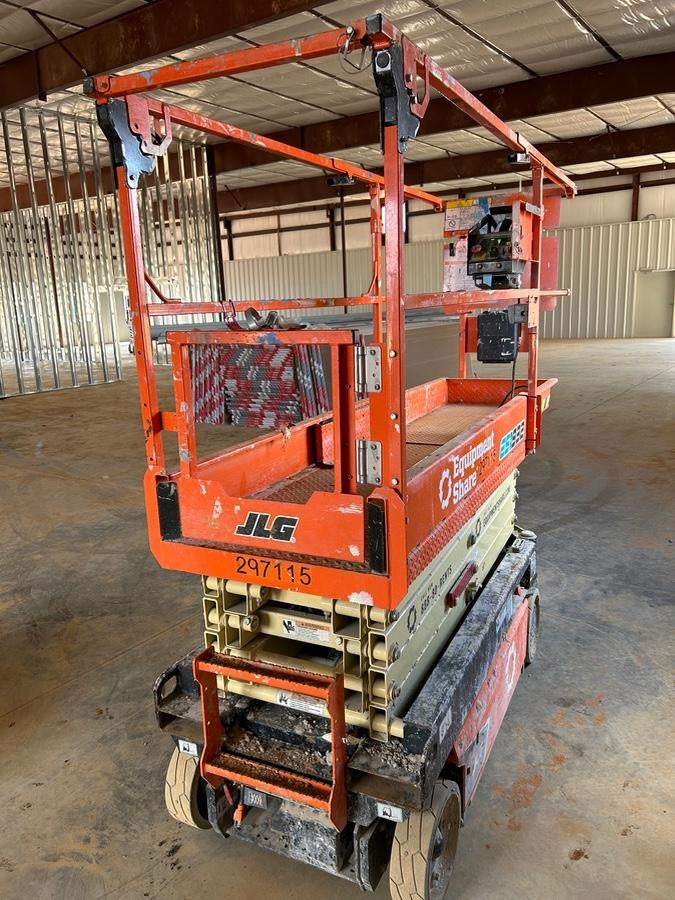 2023 JLG ES1932