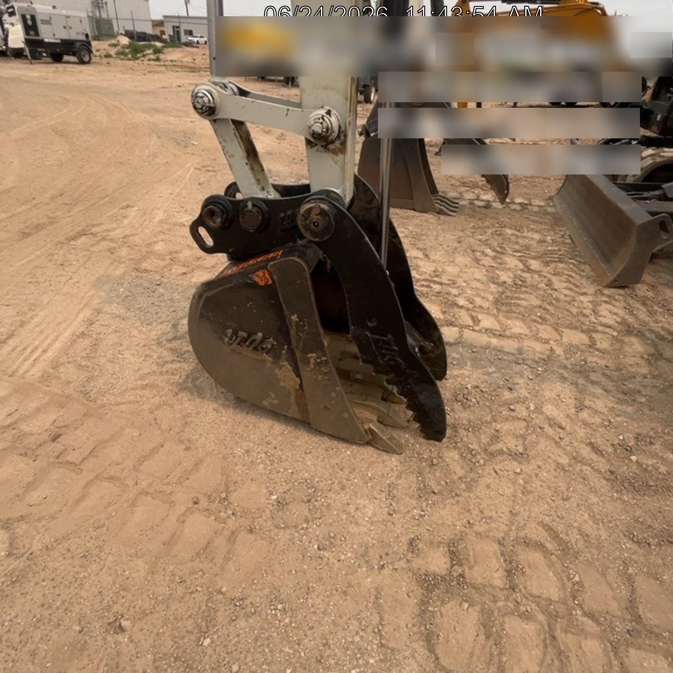 2025 TAKEUCHI 24" Bucket Takeuchi
