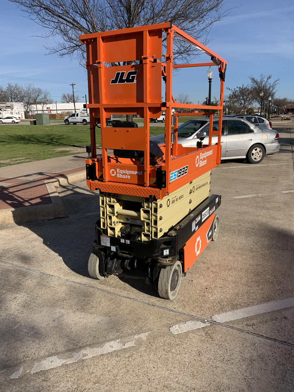 2022 JLG ES1932