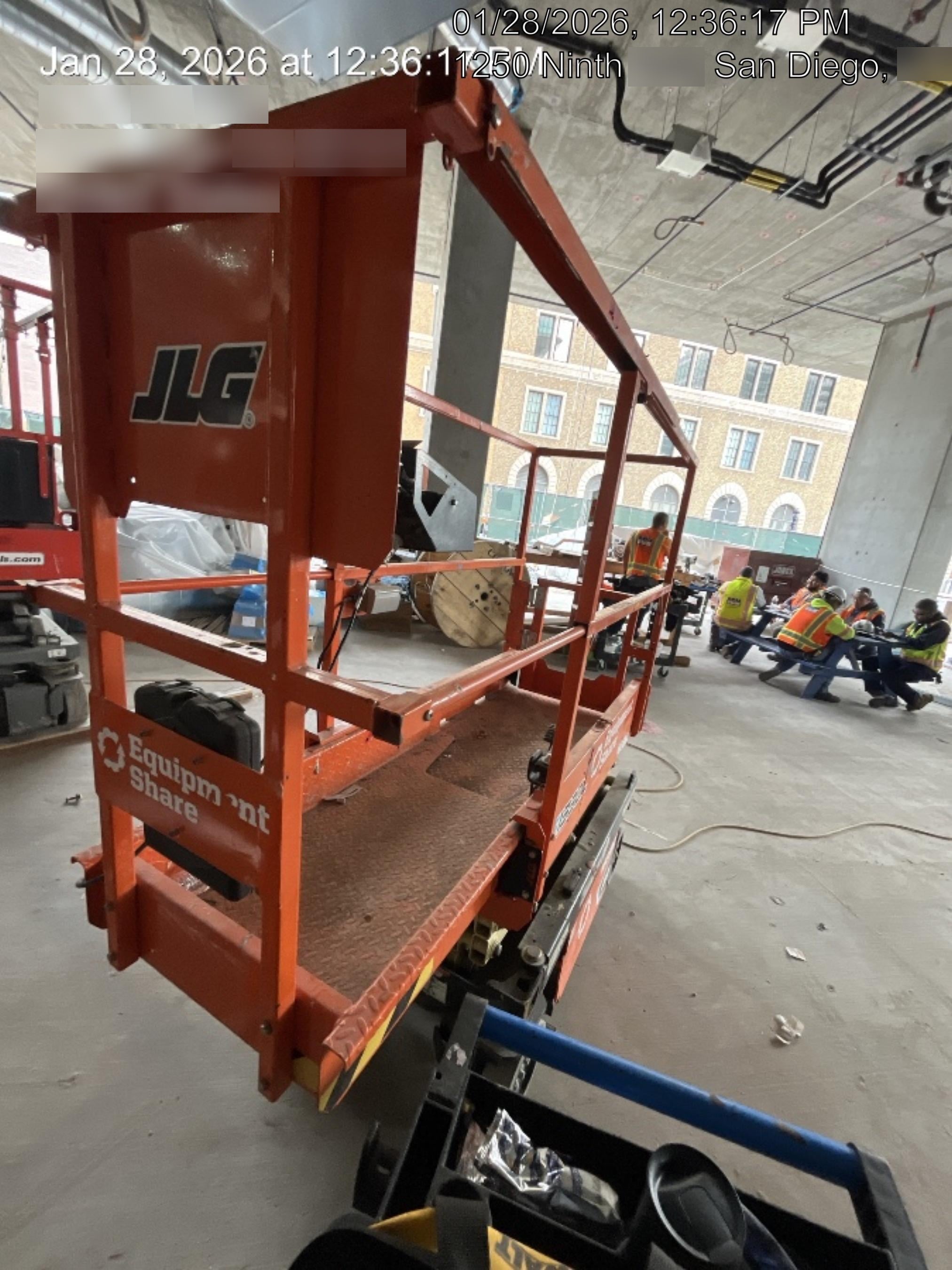 2022 JLG ES1330L