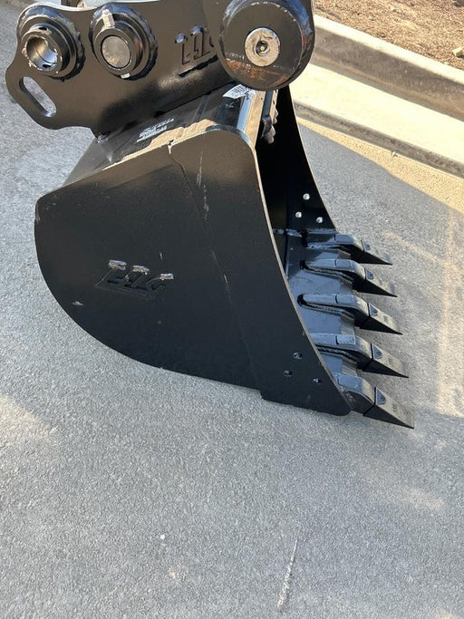 2025 TAKEUCHI 24" Bucket Takeuchi