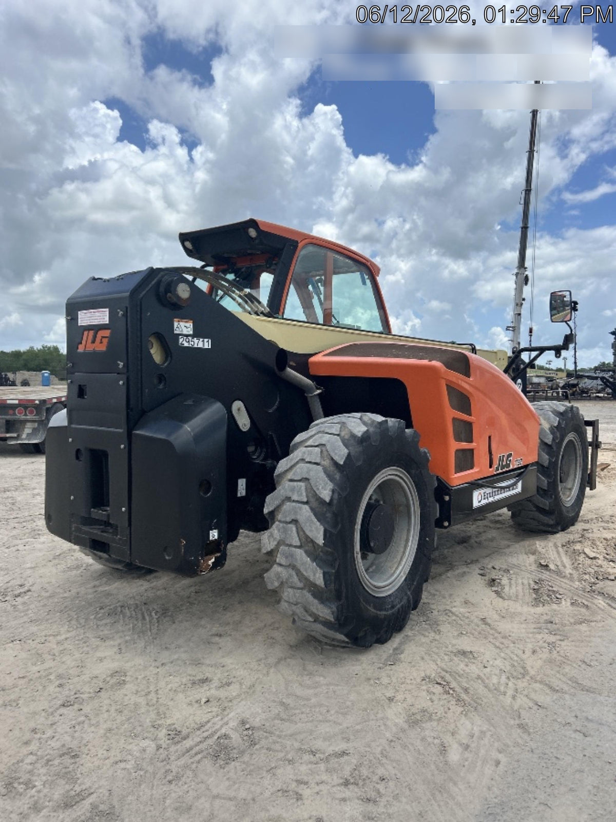 2023 JLG 1732