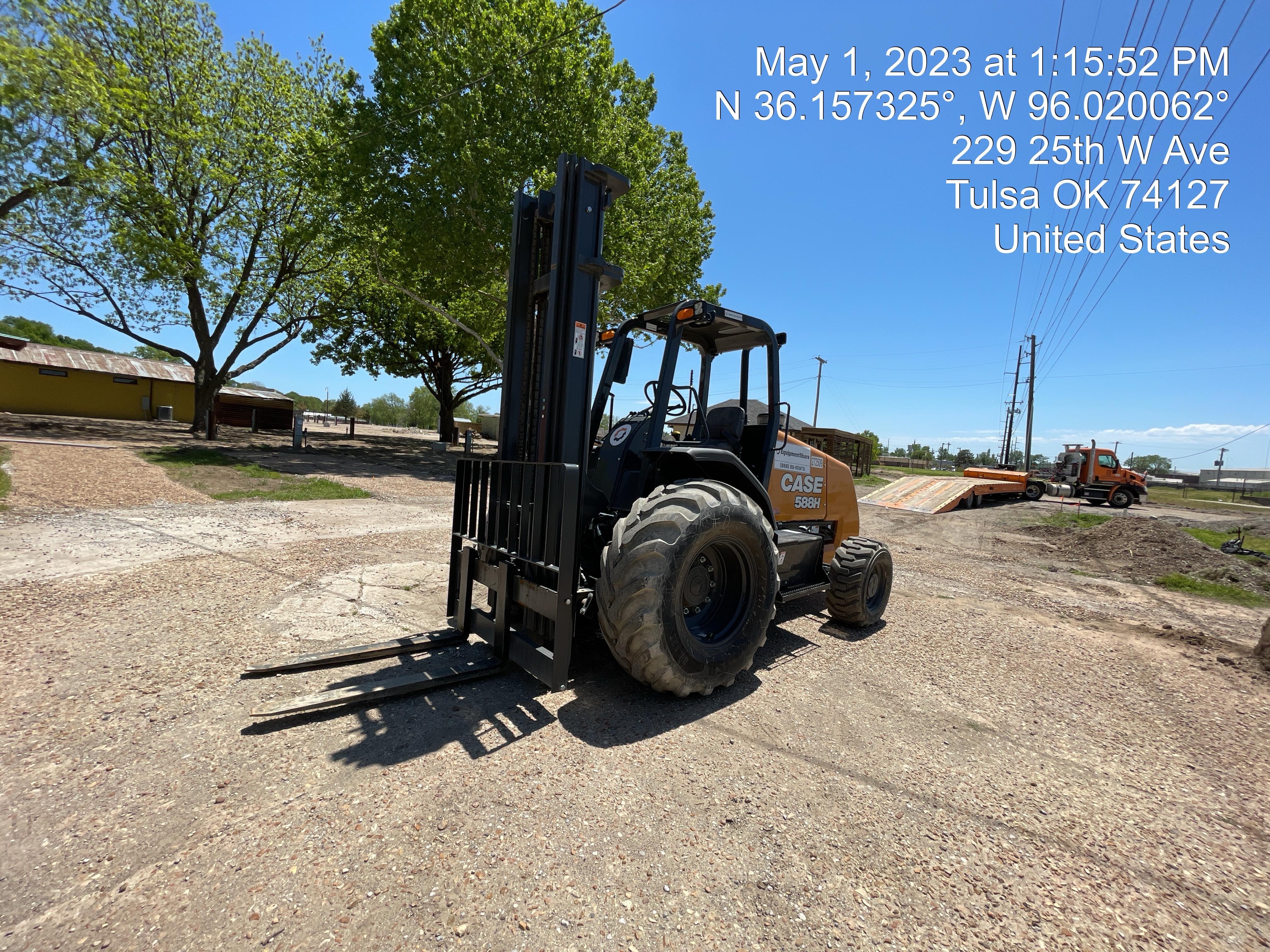 2023 CASE 588H