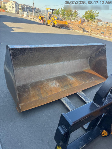 2022 JLG 1001100823