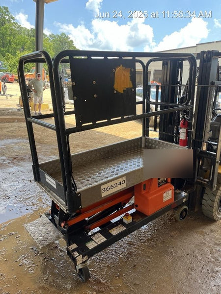 2023 JLG 1030P