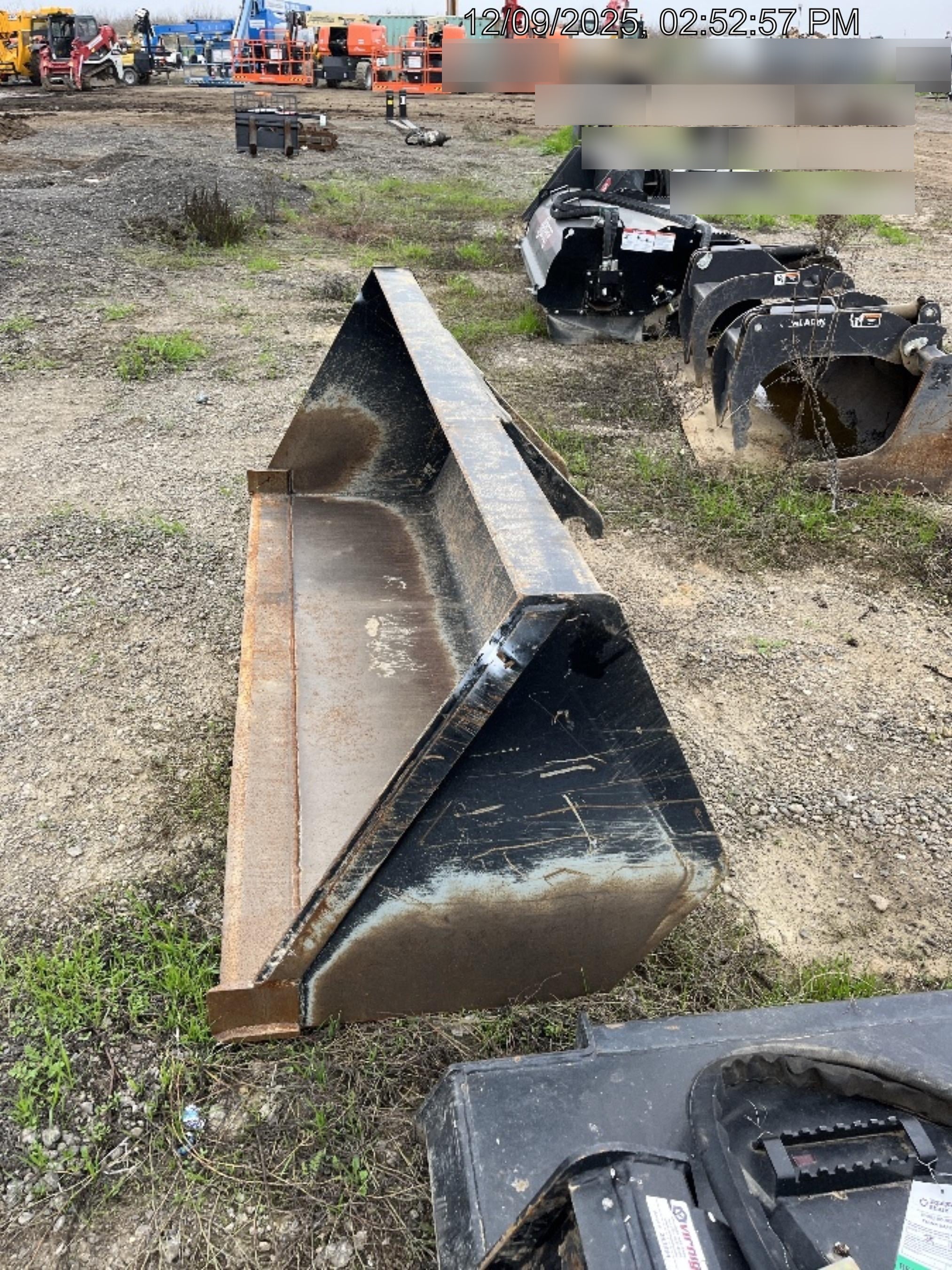 2025 JLG 1001100823