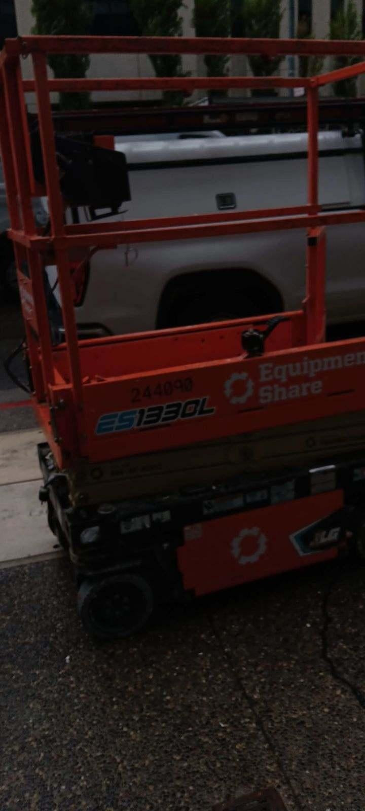 2022 JLG ES1330L