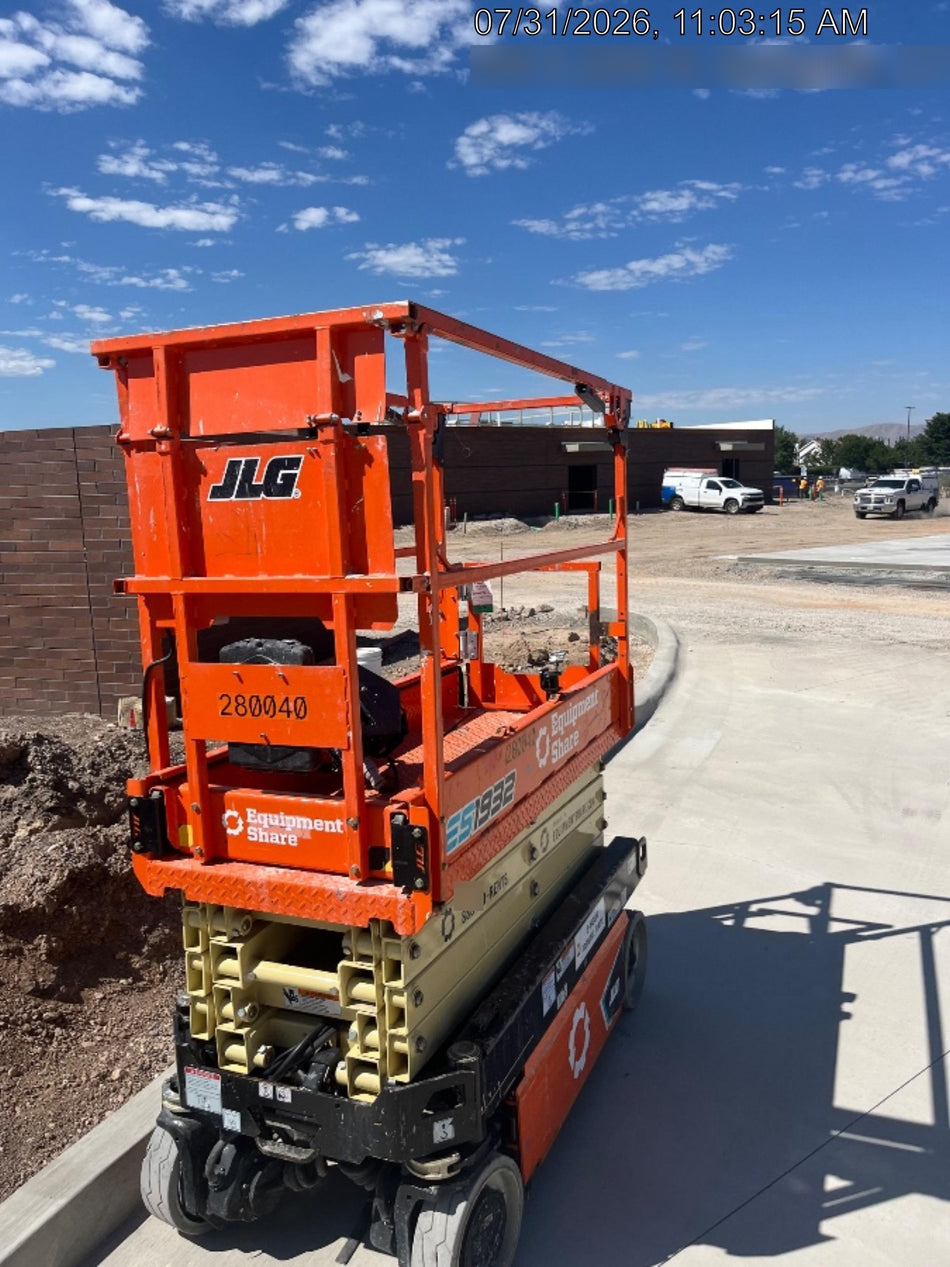 2022 JLG ES1932