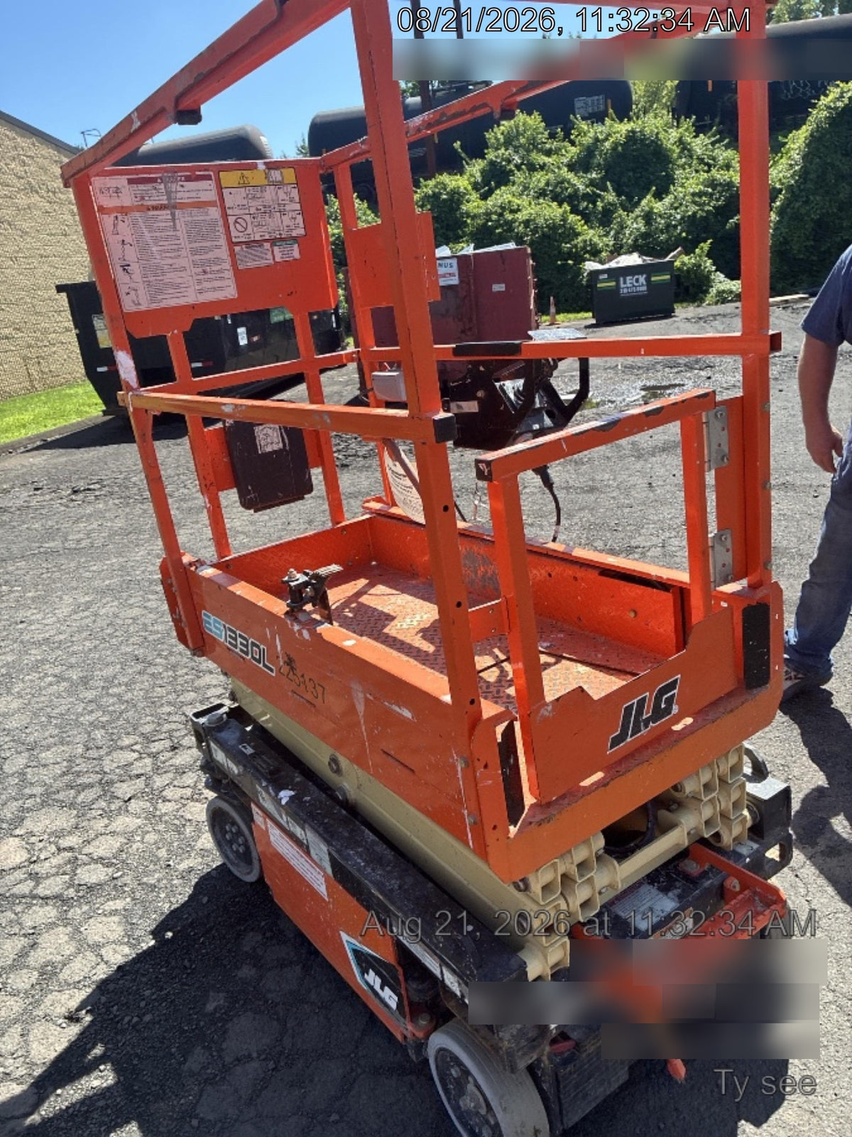 2022 JLG ES1330L