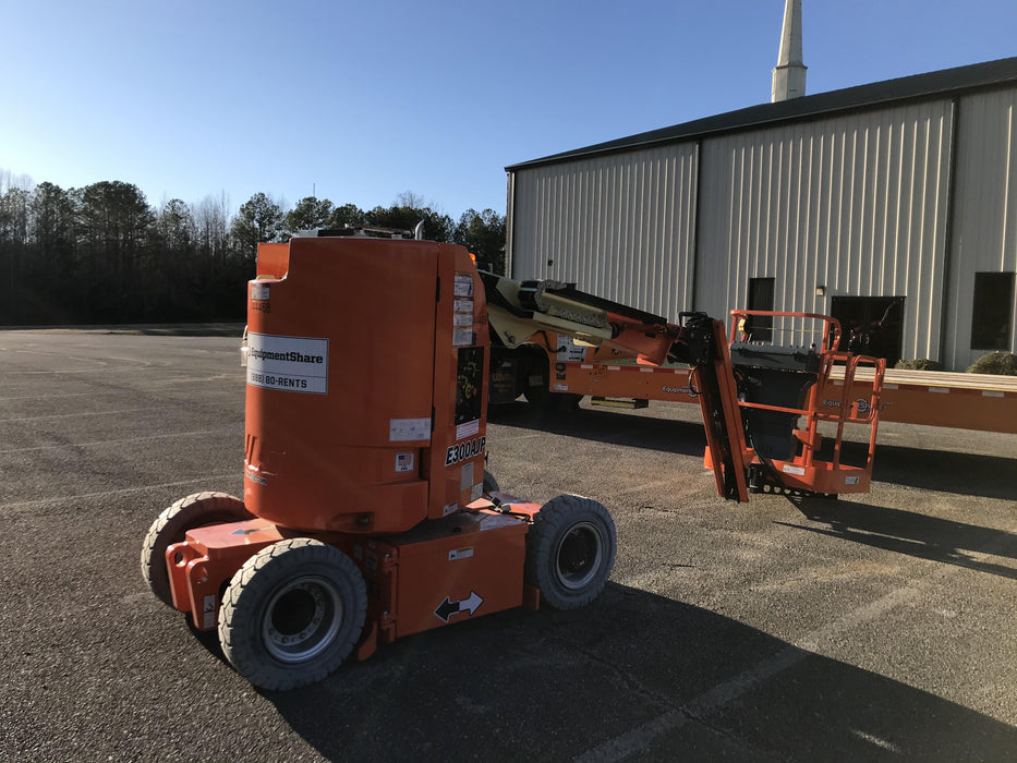 2019 JLG E300AJP