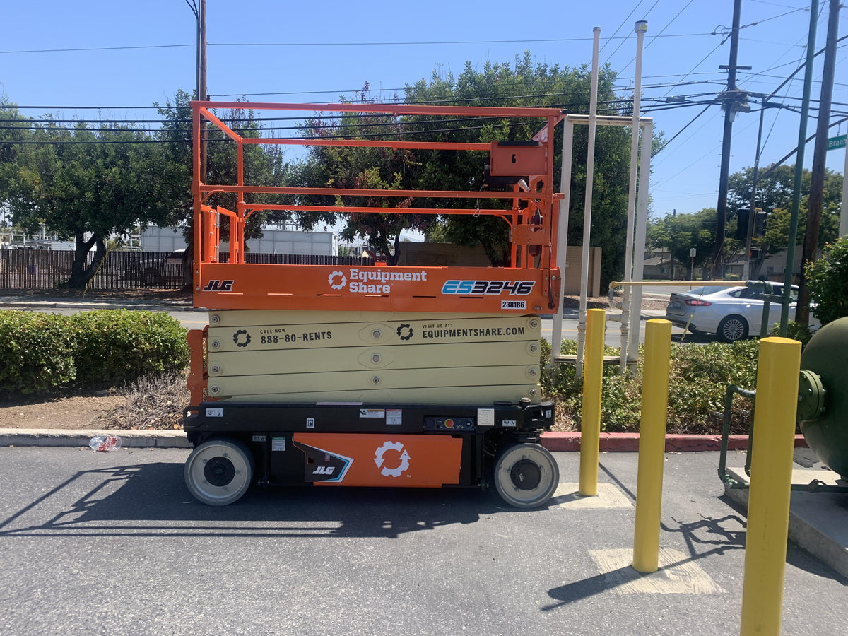 2022 JLG ES3246