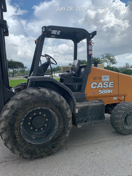 2019 CASE 588H