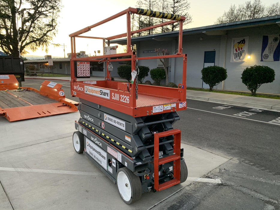 2020 Skyjack SJIII-3219 Solid NM Tires, Half height spring hinged entry gate, Dual Beacons, 800W Inverter