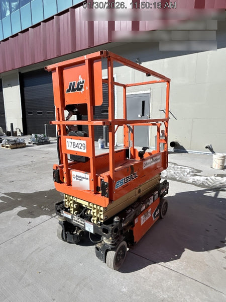 2021 JLG ES1330L
