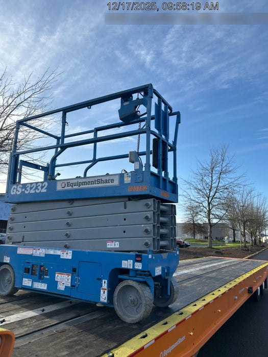 2020 Genie GS-3232 Standard, Folding half height swing gate, 800W Inverter