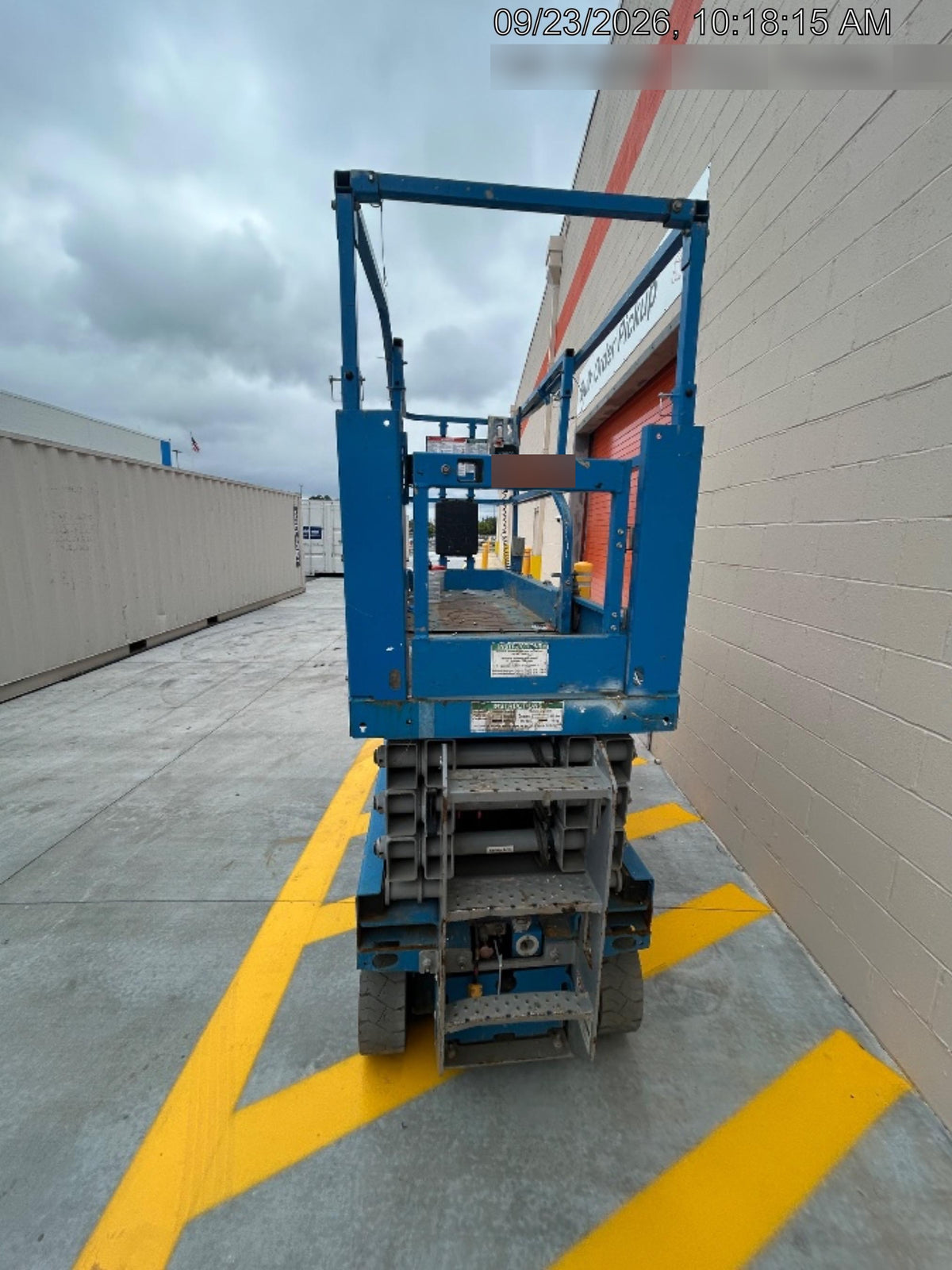 2019 Genie GS-2632 Folding rails with half height swing gate