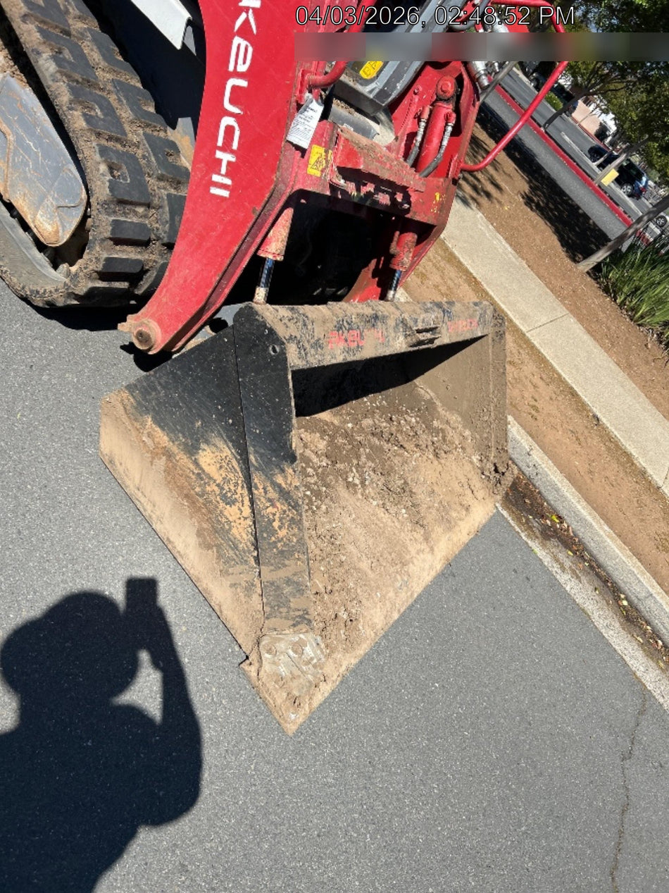 2025 TAKEUCHI 76" Smooth Bucket - Takeuchi